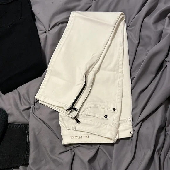 Florence Crop Mid Rise Skinny | Zipper at ankle - Picture 4 of 4